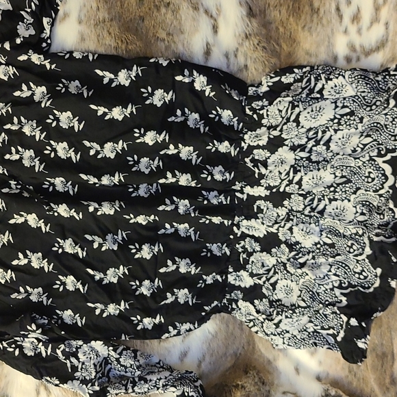PJ Salvage large Black/white rompers w/ pockets - Picture 3 of 3